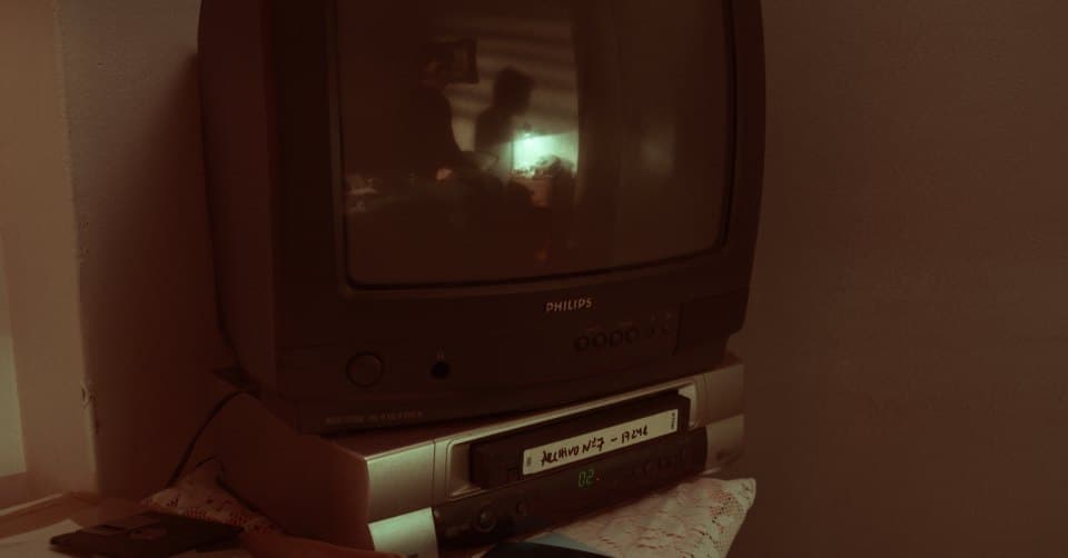 Televisor y videocasetera / Television and VCR